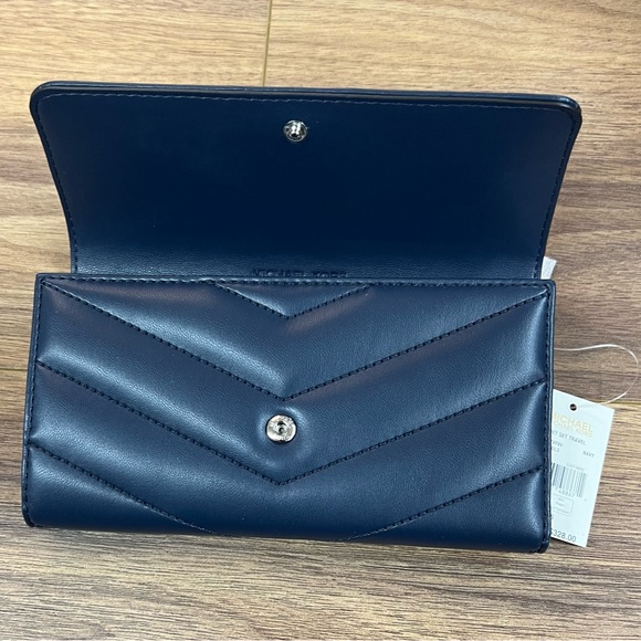 MICHAEL KORS Jet Set Travel Large Navy Blue Chevron Trifold Wallet NWT - Picture 4 of 13